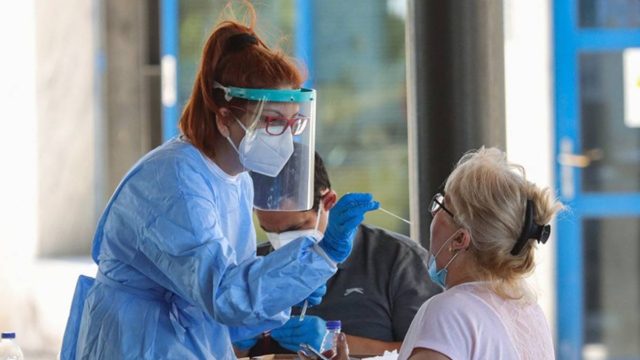 Κορωνοϊός: Μειωμένα κρούσματα και διασωληνωμένοι – Σε έξαρση ο αριθμός των νεκρών