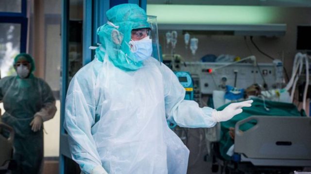 Κορωνοϊός: Συνεχίζεται η μείωση των δεικτών – Παραμένει σε επιφυλακή το σύστημα υγείας