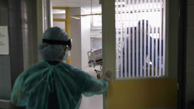 Κορωνοϊός: Συνεχίζονται οι ανάσες στο σύστημα υγείας – Η σωτήρια πρόβλεψη Τσιόδρα στο πρώτο κύμα της πανδημίας