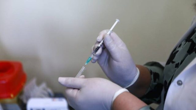 Πέθανε ο πρώτος Βέλγος που εμβολιάστηκε κατά του κορωνοϊού
