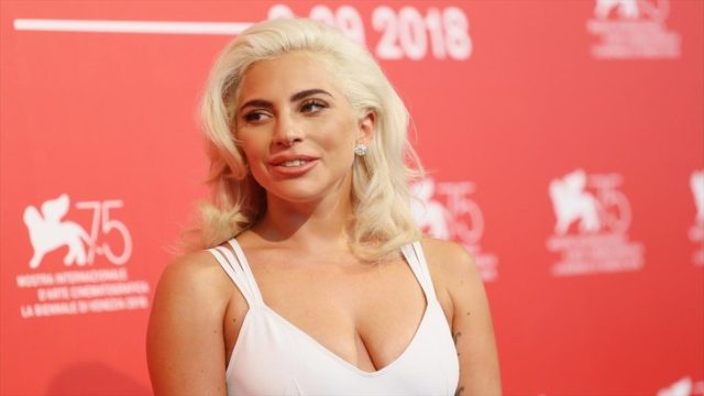 Lady Gaga: Ποζάρει με το μπικίνι της και «ρίχνει» το Instagram