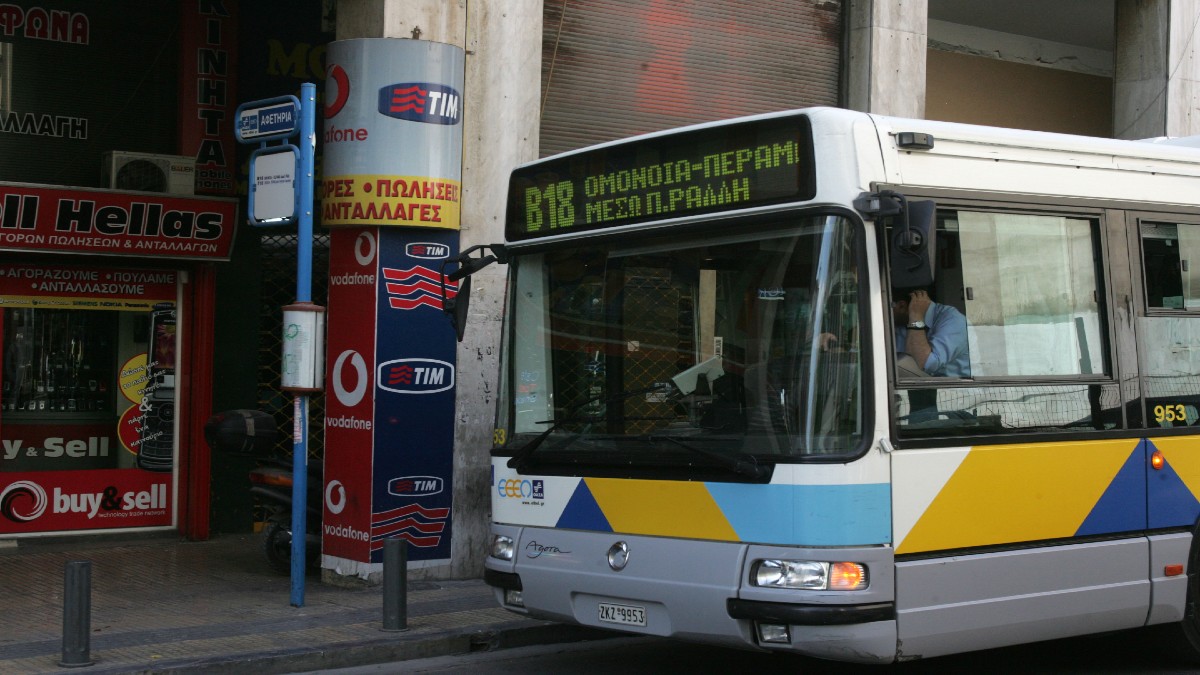 Ομόνοια: Ανδρας «κόλλησε» πάνω σε κοπέλα σε λεωφορείο και αυνανίστηκε – Το προφίλ του δράστη