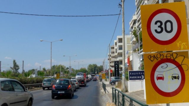 Χαμός στην Ποσειδώνος, λόγω έργων κλείνουν τον δρόμο – Τι κάνουμε στο μποτιλιάρισμα για να μην μας σπάσουν τα νεύρα