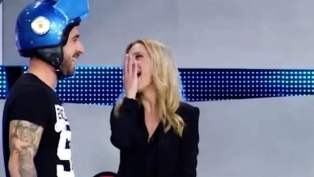 Η πιο χυδαία περιγραφή στην ιστορία του “Ρουκ Ζουκ” έκανε τη Μακρυπούλια να κλάψει (BINTEO)