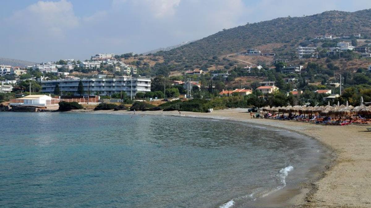 10+1: Παραλίες στην Αττική χωρίς είσοδο και μια μυστική για λίγους