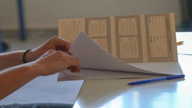 Πανελλαδικές εξετάσεις: Αύξηση βάσεων στις περιζήτητες σχολές – Δείτε σε ποιες θα υπάρξει πτώση