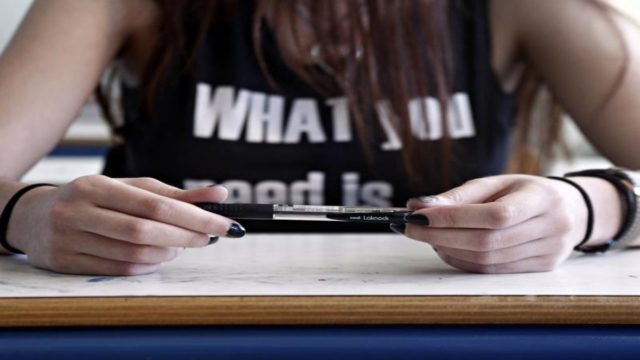 Πανελλαδικές Εξετάσεις: Γραμμές στήριξης για τους υποψήφιους – Η ανακοίνωση του υπουργείου Παιδείας