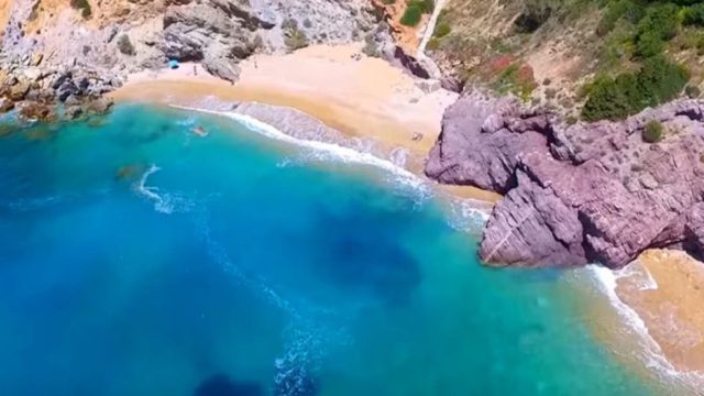 Όλες οι παραλίες στην Αττική κοντινές μακρινές και με GPS – Μαζί και 5 απίθανα κοντινά μονοήμερα