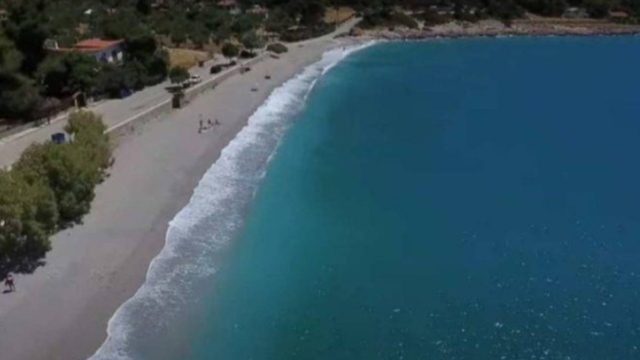 Πόρτο Γερμενό: Η βοτσαλωτή παραλία μόλις μια ώρα από την Αθήνα που θα σας μαγέψει
