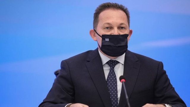 Πέτσας για όλα: Τελειώνει το SMS – Θα υπάρξουν ή όχι προνόμια για τους εμβολιασμένους;