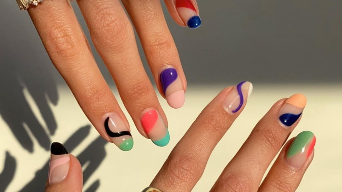 To abstract nail art έχει κάνει θραύση στο pinterest