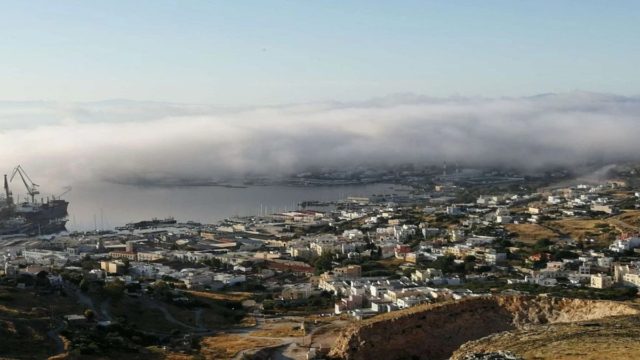 «Εξαφανίστηκε» η Σύρος – Δείτε εικόνες