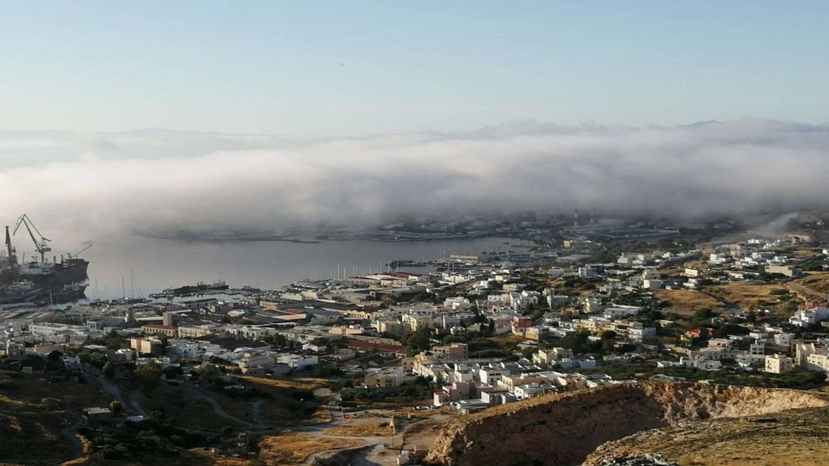 «Εξαφανίστηκε» η Σύρος – Δείτε εικόνες