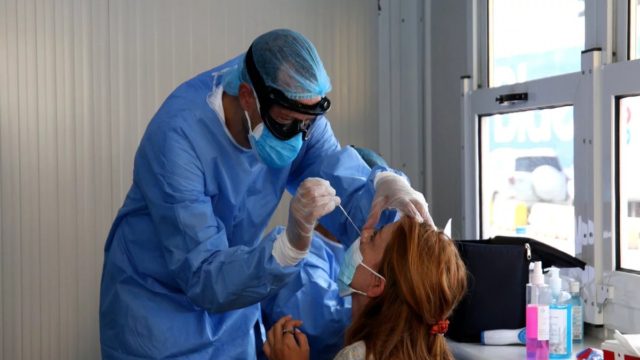 Εμβόλια: Ανοίγουν και για 40αρηδες και αυτά είναι τα 139 σημεία σήμερα για δωρεάν rapid test