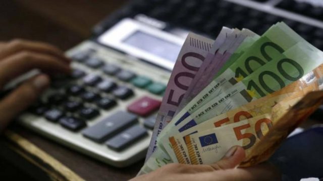 Χρωστάτε σε δημόσιο; Έρχονται ρυθμίσεις χρεών μέχρι 420 δόσεις – Πότε ξεκινάνε οι πλειστηριασμοί