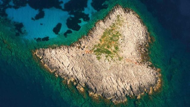 Σαπιέντζα: Ο μοναδικός παράδεισος της Μεσσηνίας με σχήμα καρδιάς – Η ξεχωριστή εκδρομή στην Καρδαμύλη