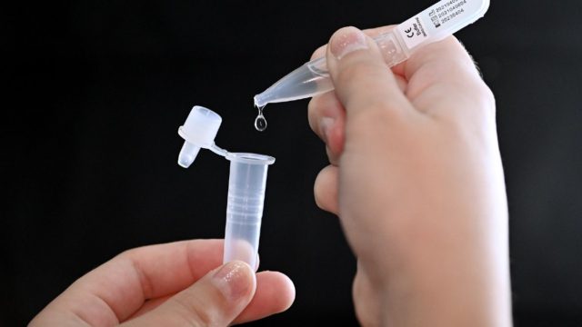 Κορωνοϊός: Σάλος με τα «ψευδώς θετικά» self tests – Σε αναστάτωση τα σχολεία
