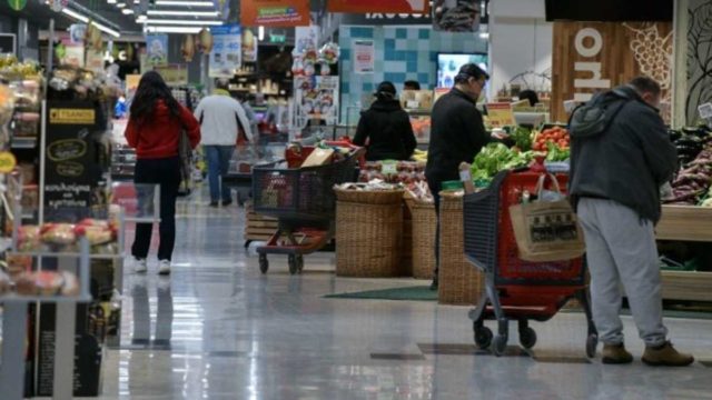 Σούπερ μάρκετ: Αυτή τη μέρα ανοίγουν – Η αλλαγή παρά την παραμονή του μηνύματος