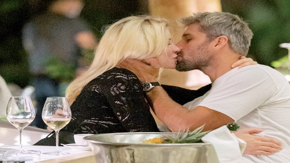 Survivor 4: «Καυτά» φιλιά Αλέξη Παππά και Alessia σε εστιατόριο (Video)