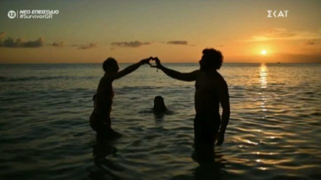 Survivor 4: Τους… πρόδωσε πάλι η κάμερα – Ασημακόπουλος και Καρολίνα σε τρυφερές στιγμές στην παραλία