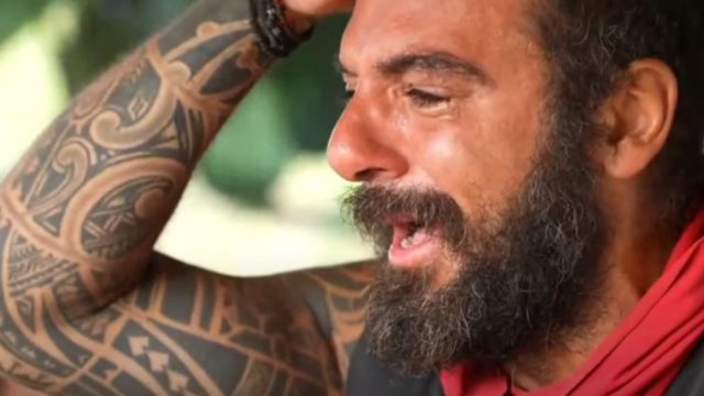 Survivor spoiler 25/05: Ένα ράκος ο Τριαντάφυλλος – Η παραγωγή τον άφησε να μιλήσει με το γιο του