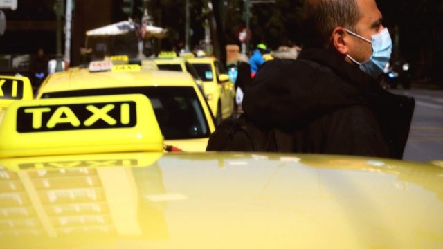 Πόσα άτομα επιτρέπονται σε αυτοκίνητα και ταξί – Τι αλλάζει από σήμερα