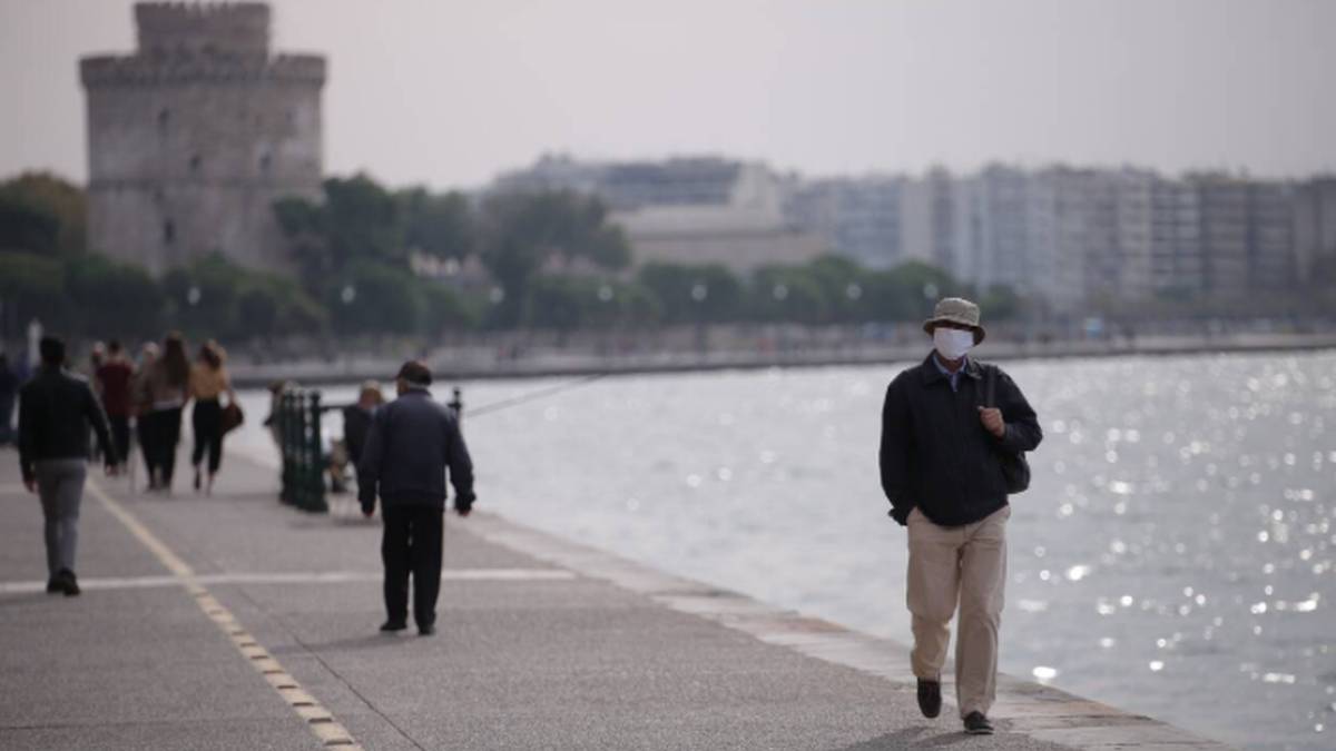 Με αυξανόμενο ιικό φορτίο ανοίγει η Θεσσαλονίκη