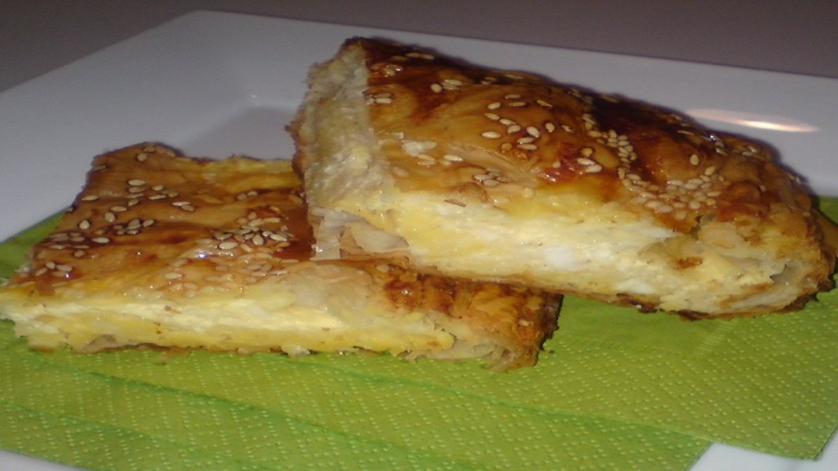 Τυρόπιτα με κρεμμύδια και θυμάρι