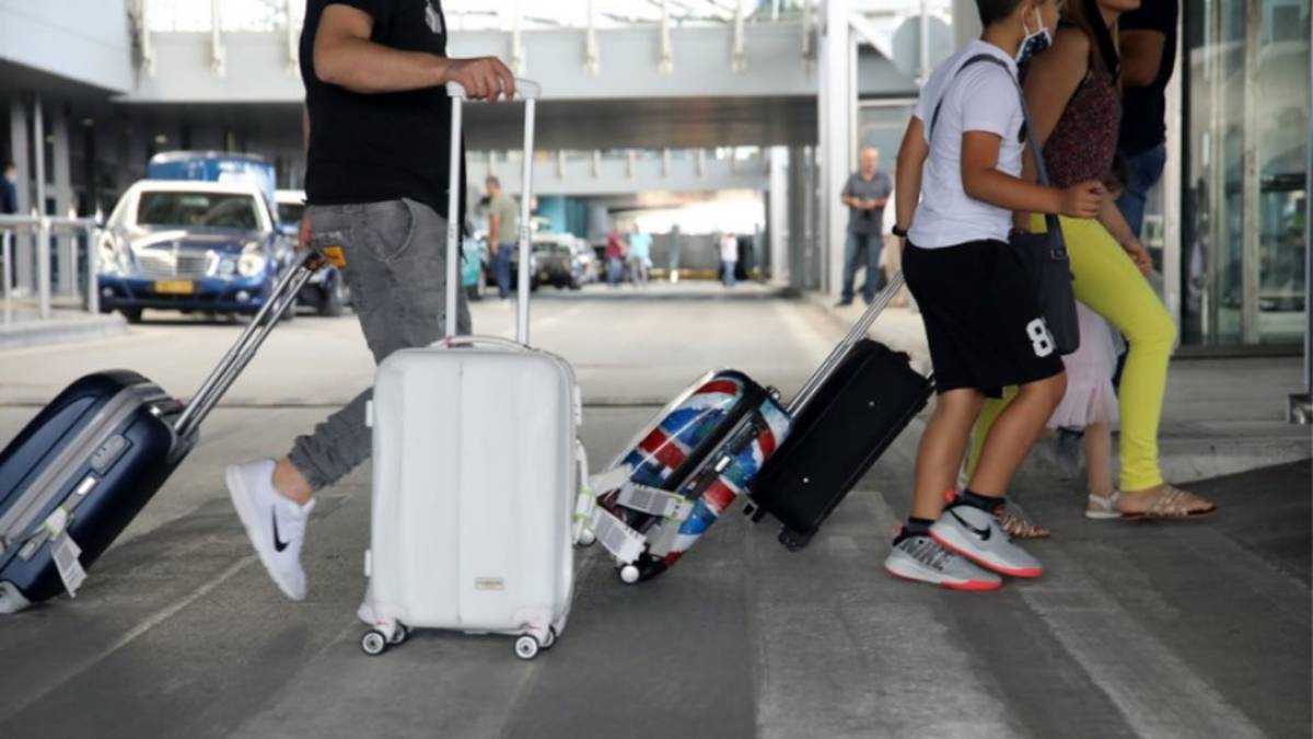 Τουρισμός: «Παγωμάρα» από τη Βρετανία – Άφησε εκτός «πράσινης λίστας» την Ελλάδα