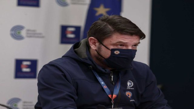 Έκτακτη ενημέρωση Χαρδαλιά για τη φωτιά στον Σχίνο Κορινθίας: «Θα είναι μια δύσκολη βραδιά»