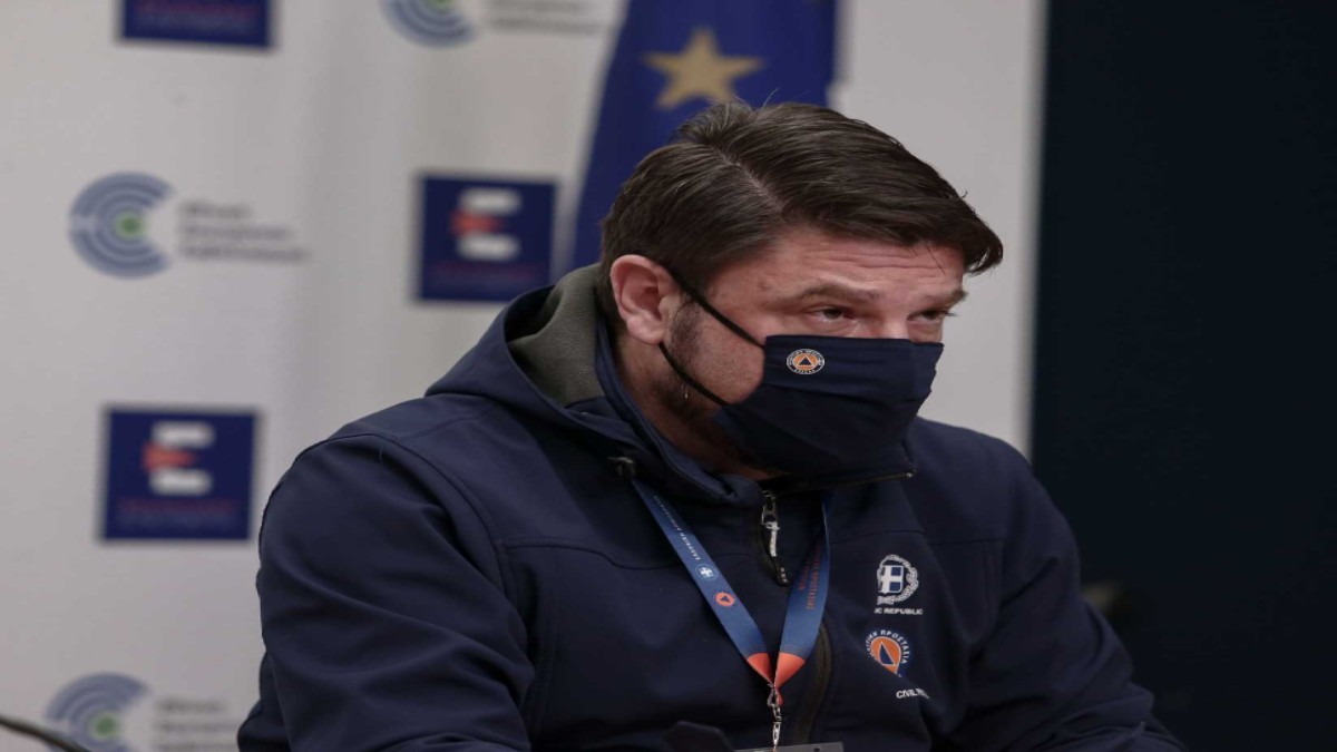 Έκτακτη ενημέρωση Χαρδαλιά για τη φωτιά στον Σχίνο Κορινθίας: «Θα είναι μια δύσκολη βραδιά»