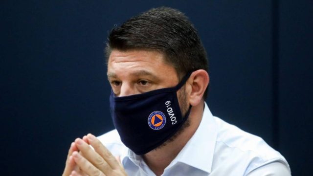 Πυρ και μανία ο Χαρδαλιάς: Τα έβαλε με τους δημοσιογράφους για τη μουσική