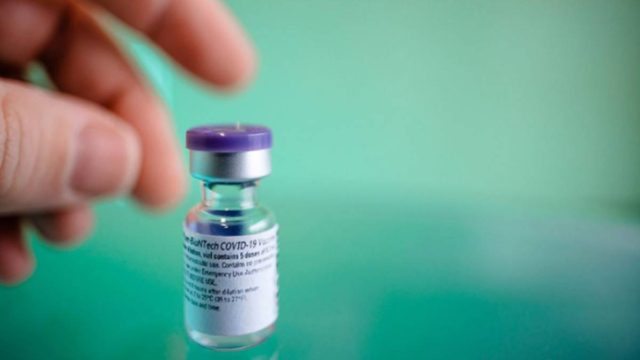 Νοσηλεύτρια εμφάνισε θρόμβωση μετά τον εμβολιασμό της με Pfizer