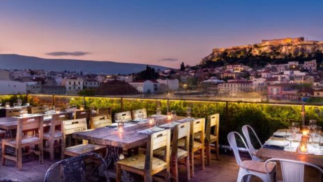 5+1: Υπέροχα μαγαζιά στο κέντρο της Αθήνας με θέα την Ακρόπολη και μια “μυστική” αυλή για λίγους!