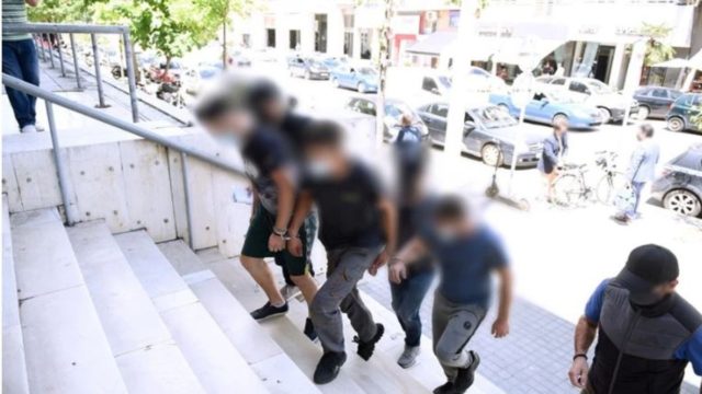 Θεσσαλονίκη: Ελεύθεροι οι τρεις συλληφθέντες για το κορωνοπάρτι στο ΑΠΘ
