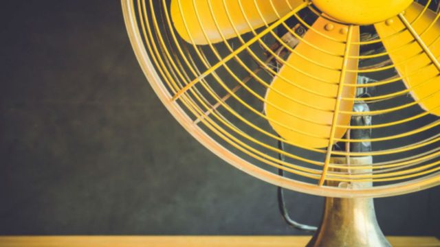 Το απίστευτο κόλπο με τον ανεμιστήρα, για να εξοντώνετε τα κουνούπια – Δείτε τι κάνει! – Τι πρέπει να κάνετε για να μην σας «τρώνε» τα τσιμπήματα (Βίντεο)