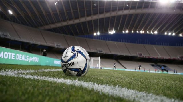 Προνόμια εμβολιασμένων: Μόνο για εμβολιασμένους και με μάσκα στα γήπεδα – Πότε ανοίγουν