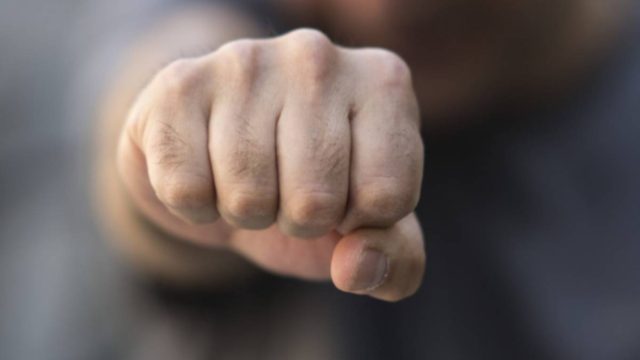 Σάλος στο Άργος: Νεαροί παρενόχλησαν ανήλικη και “έσπασαν” στο ξύλο τον πατέρα της – Τον έστειλαν στην ΜΕΘ