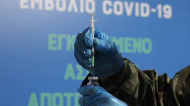 Κορωνοϊός: Σίγουρο το 4ο κύμα στην Ελλάδα – Θα αφορά τους ανεμβολίαστους – Τέλος οι μάσκες στους εξωτερικούς χώρους