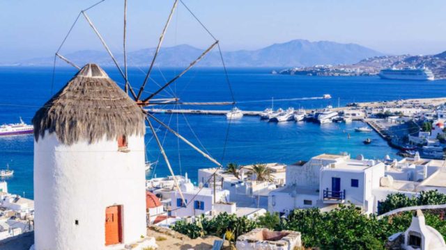 Το ελληνικό νησί που «μάγεψε» μέχρι και το CNN – Ο θρυλικός του φάρος και μια ιστορία που λίγοι ξέρουν