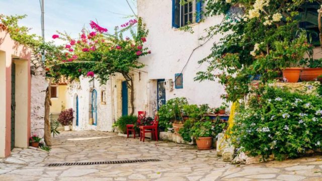 6+1: Τα ομορφότερα και πιο γραφικά χωριουδάκι στα Επτάνησα που θα σας εντυπωσιάσουν!