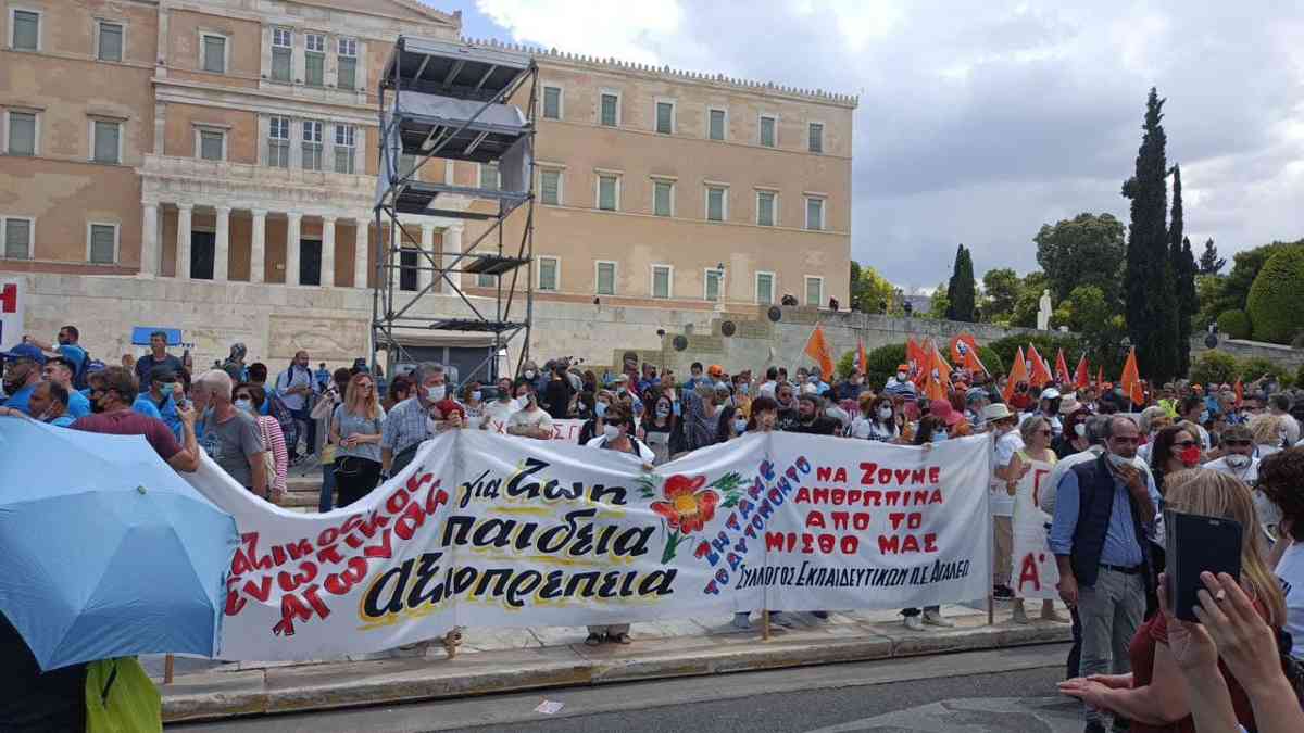 Εργασιακό νομοσχέδιο: «Λαοθάλασσα» στις απεργιακές κινητοποιήσεις – Σύσσωμη η αντιπολίτευση στους δρόμους
