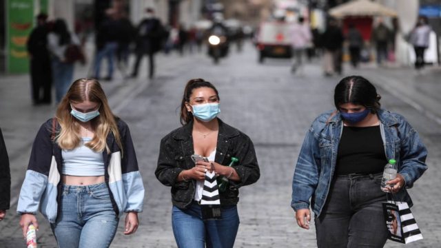 Άρση μέτρων: Ημερομηνία σταθμός η 1η Ιουλίου για την επιστροφή στην κανονικότητα – Τι αλλάζει από σήμερα;