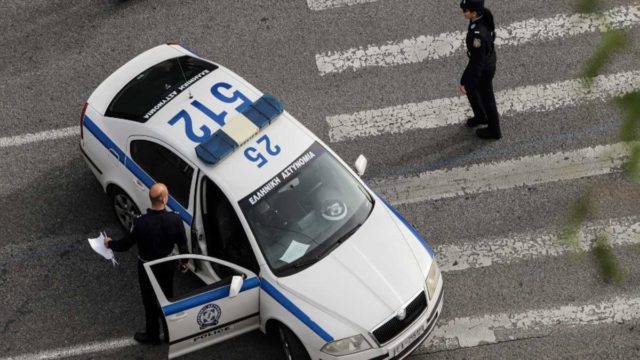 Συνελήφθη αστυνομικός που λήστευε υπαλλήλους σε βενζινάδικα με το υπηρεσιακό του όπλο