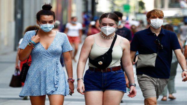Βατόπουλος: Μέσα καλοκαιριού το τείχος ανοσίας – Να μη βιαζόμαστε να πετάξουμε τη μάσκα