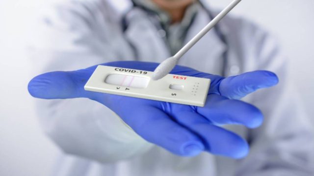 Τα self test φεύγουν από τα φαρμακεία και πάνε… σούπερ μάρκετ; Είναι κόλπο για να τα πληρώνουμε;
