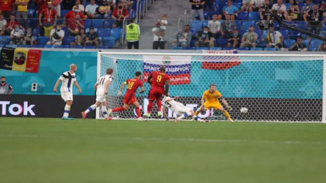 Euro 2020: Ο Λουκάκου έστειλε δώρο πρόκρισης στον… Έρικσεν!