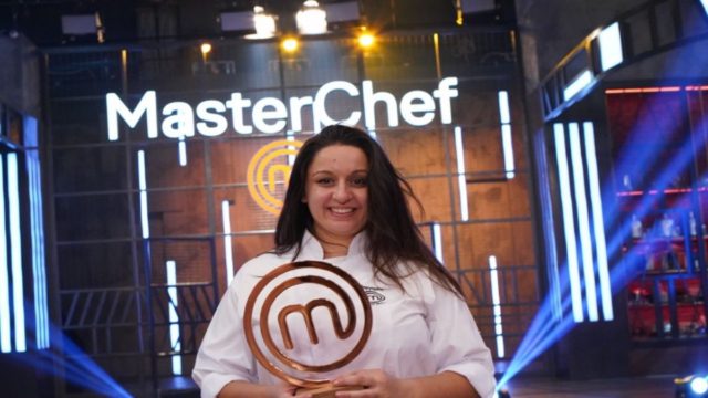 Η πρώτη Ελληνίδα MasterChef είναι στα καλύτερα της – Η αλλαγή στην εμφάνισή της και οι διακοπές στη Μύκονο