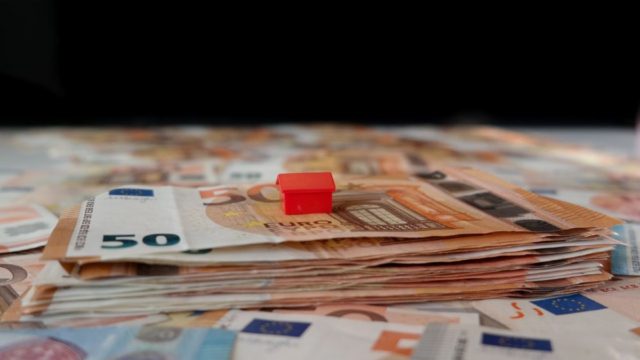 Έχεις πάρει δάνειο και χρωστάς σε τράπεζα; Πως θα πάρεις επίδομα για να ξεχρεώσεις!