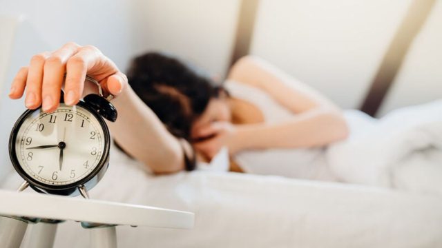 Δεν σε παίρνει ο ύπνος; 3 κόλπα για να κοιμηθείς πιο γρήγορα